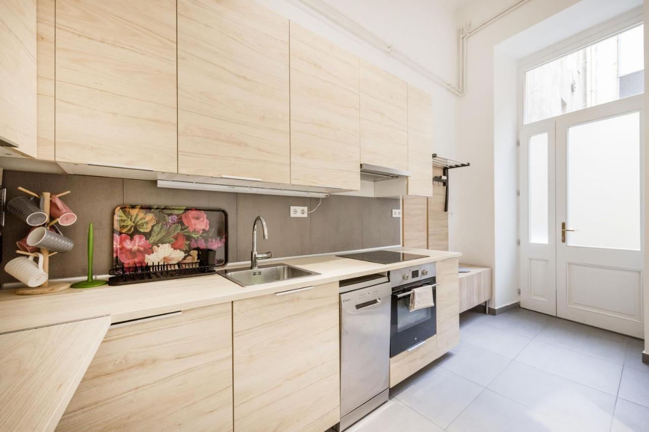 Elegant Apartment In Super Central Location Будапеща Екстериор снимка